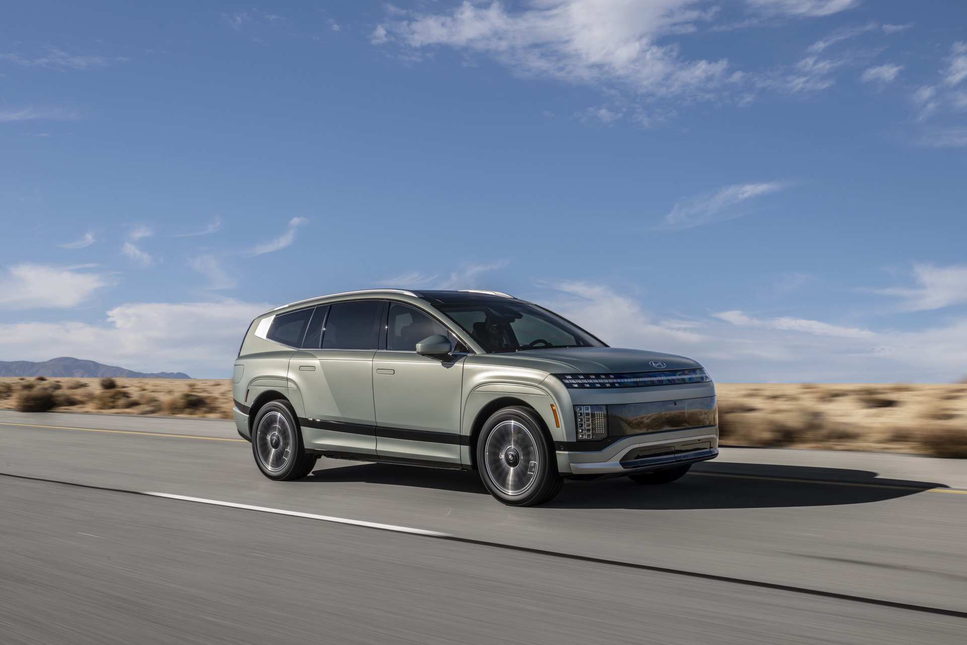 El Hyundai Ioniq 9 2025 destaca por su diseño espacioso y cómodo, ideal para familias.