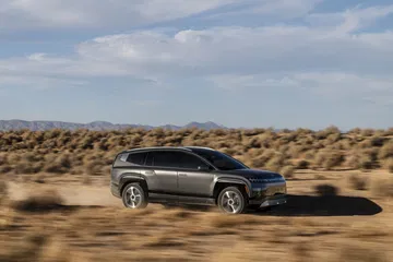 El Hyundai Ioniq 9 2025 ofrece amplio espacio familiar, ideal para largos viajes.