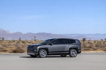 El Hyundai Ioniq 9 presenta un diseño aerodinámico ideal para familias numerosas.