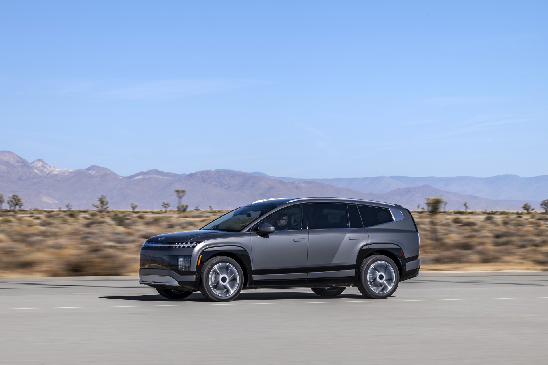 El Hyundai Ioniq 9 presenta un diseño aerodinámico ideal para familias numerosas.