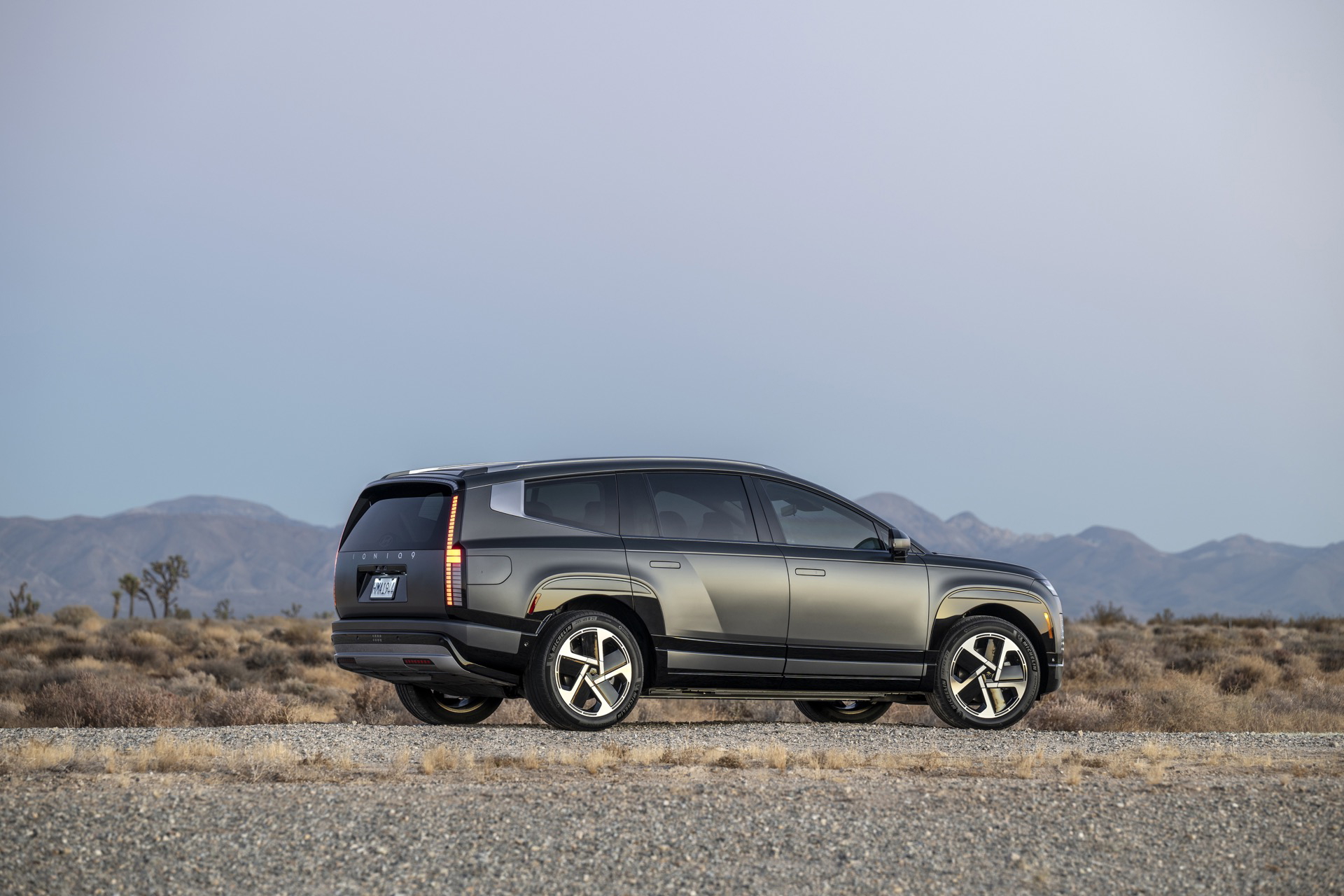 El Hyundai Ioniq 9 destaca por su diseño innovador y amplio espacio interior.