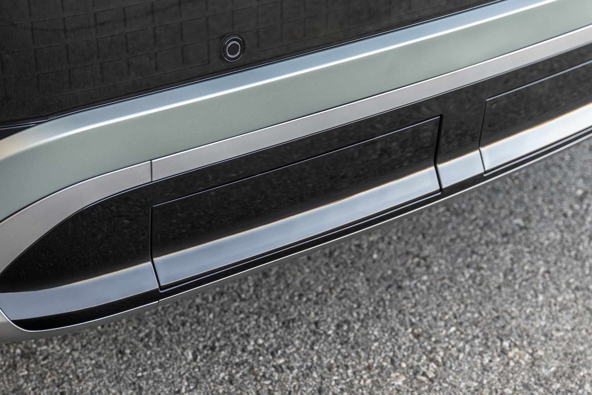 Vista del umbral de la puerta, elegante y funcional, añadiendo carácter al Hyundai Ioniq 9.