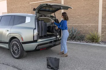 El Ioniq 9 ofrece un maletero espacioso, ideal para familias en viajes largos.