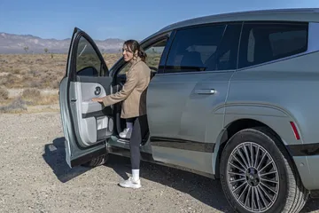 El Ioniq 9 presenta un acceso cómodo y espacioso para hasta 7 ocupantes.