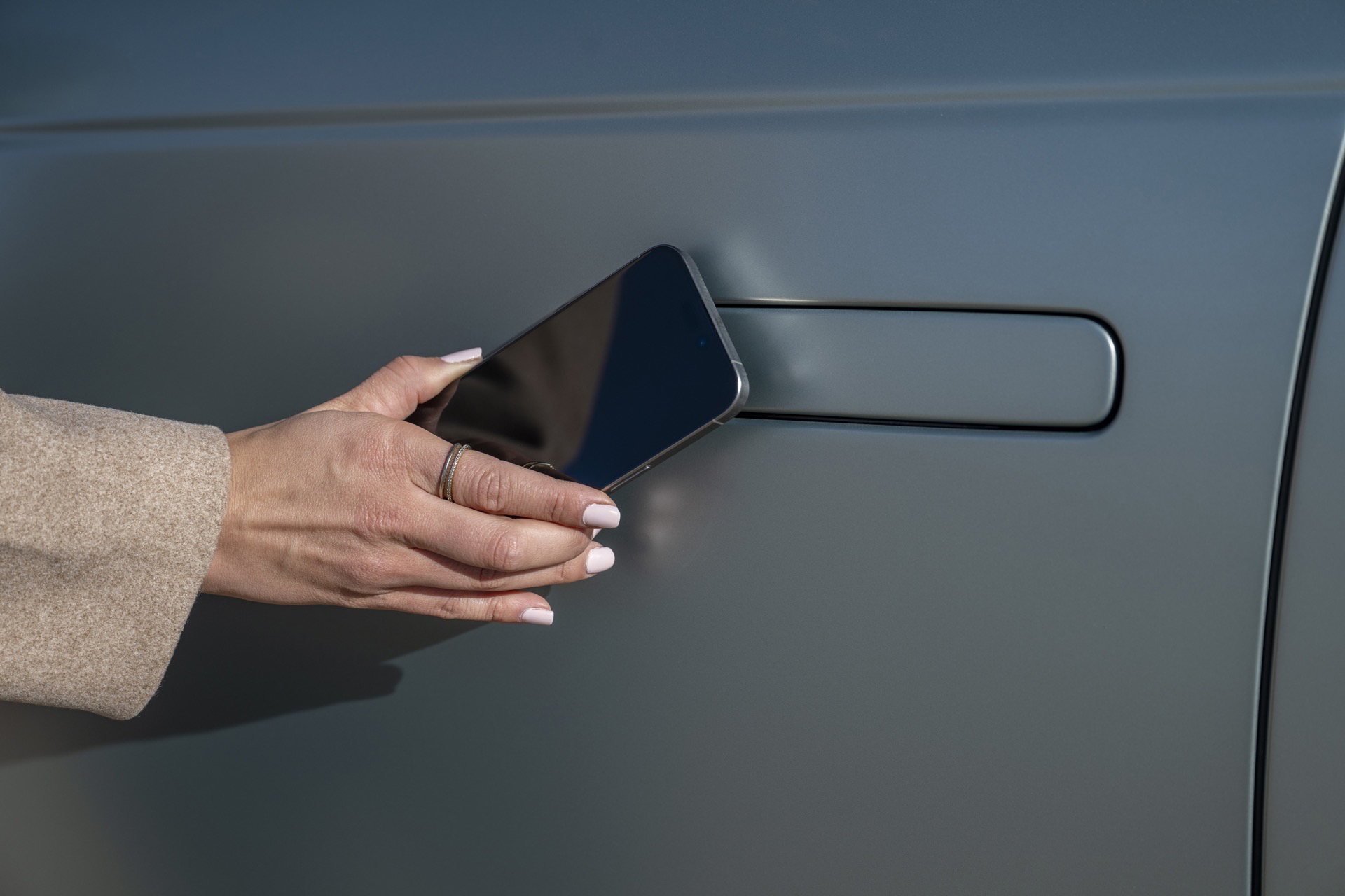 Acceso inteligente al Hyundai Ioniq 9, donde la tecnología se integra con la comodidad.