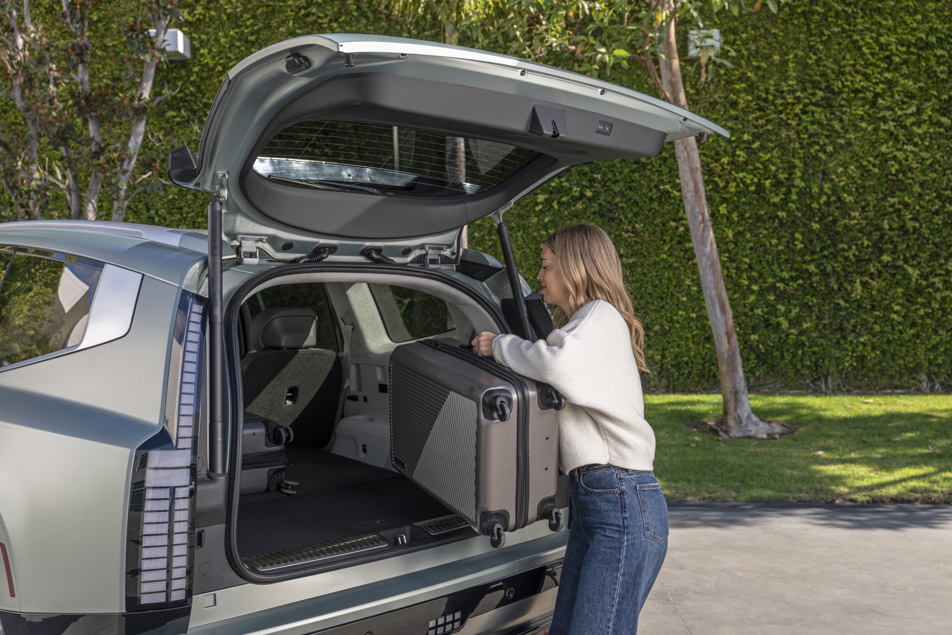 Amplio maletero del Hyundai Ioniq 9, ideal para familias y viajes largos.