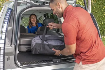 El SUV familiar de Hyundai ofrece un amplio maletero y versatilidad interior para 7 pasajeros.