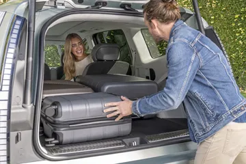 Amplio maletero del Hyundai Ioniq 9, ideal para viajes familiares con hasta 7 plazas.