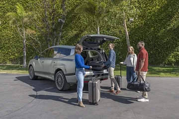 El SUV familiar de Hyundai ofrece capacidad para 7 y un maletero inmenso.