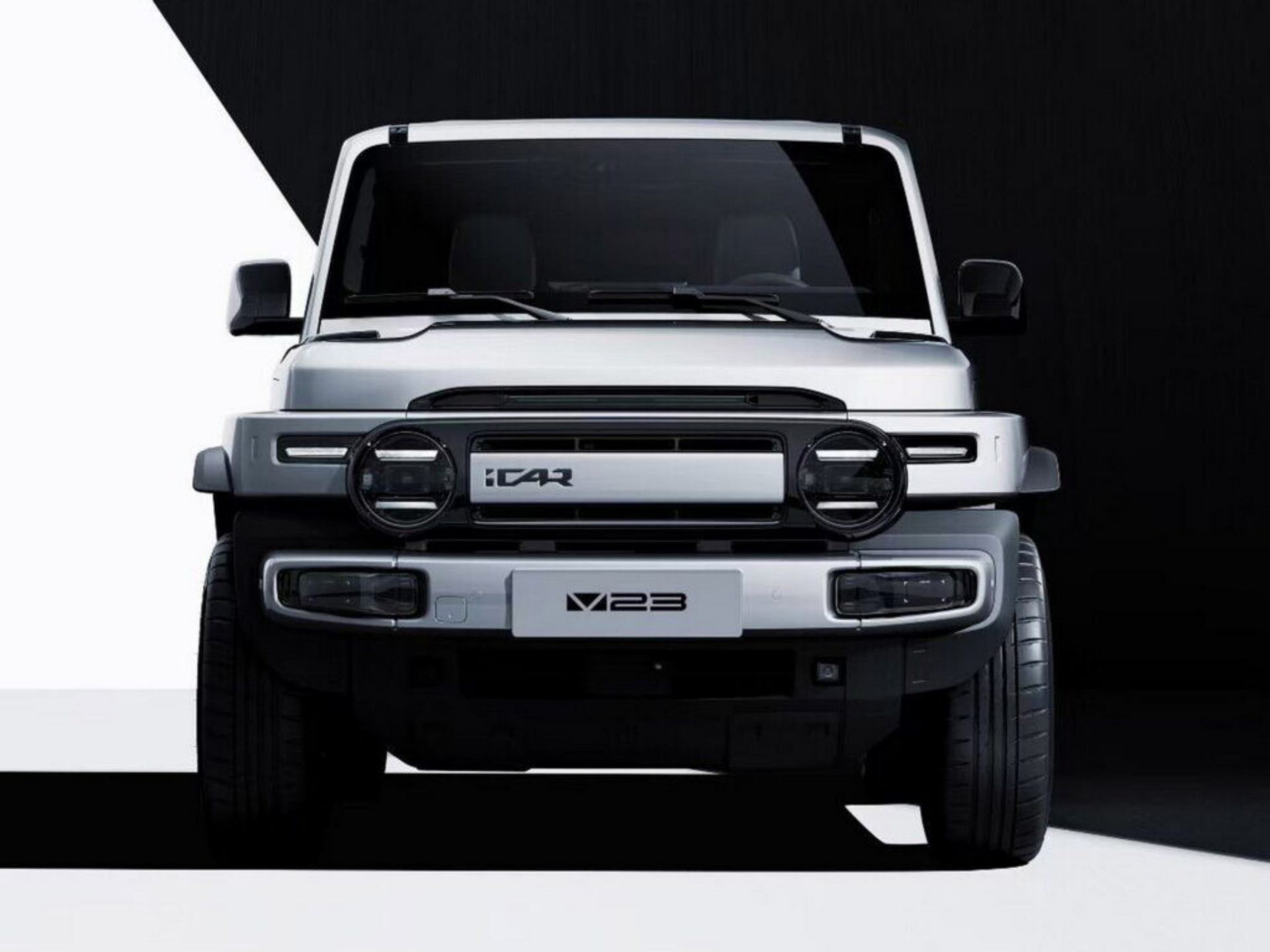 El Ebro Comando destaca por su robusto diseño y estilo todoterreno.