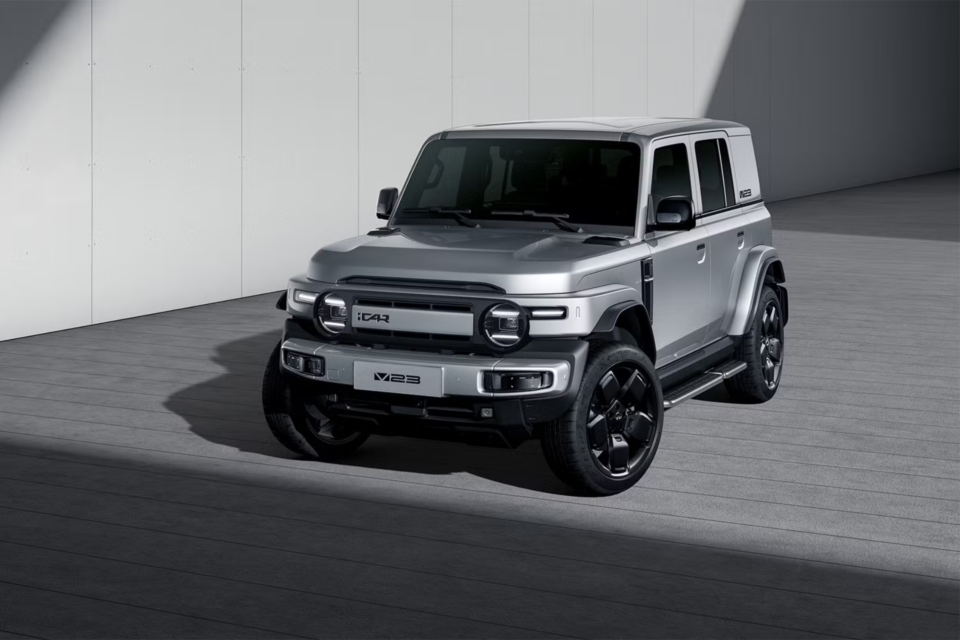 El EBRO Comando destaca por su robusto diseño todoterreno y líneas agresivas.