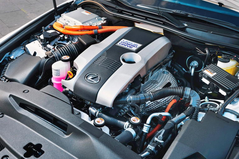 Con un motor Toyota de 223 CV y 5,7 litros de consumo, este h&iacute;brido de alta calidad es una opci&oacute;n asequible.