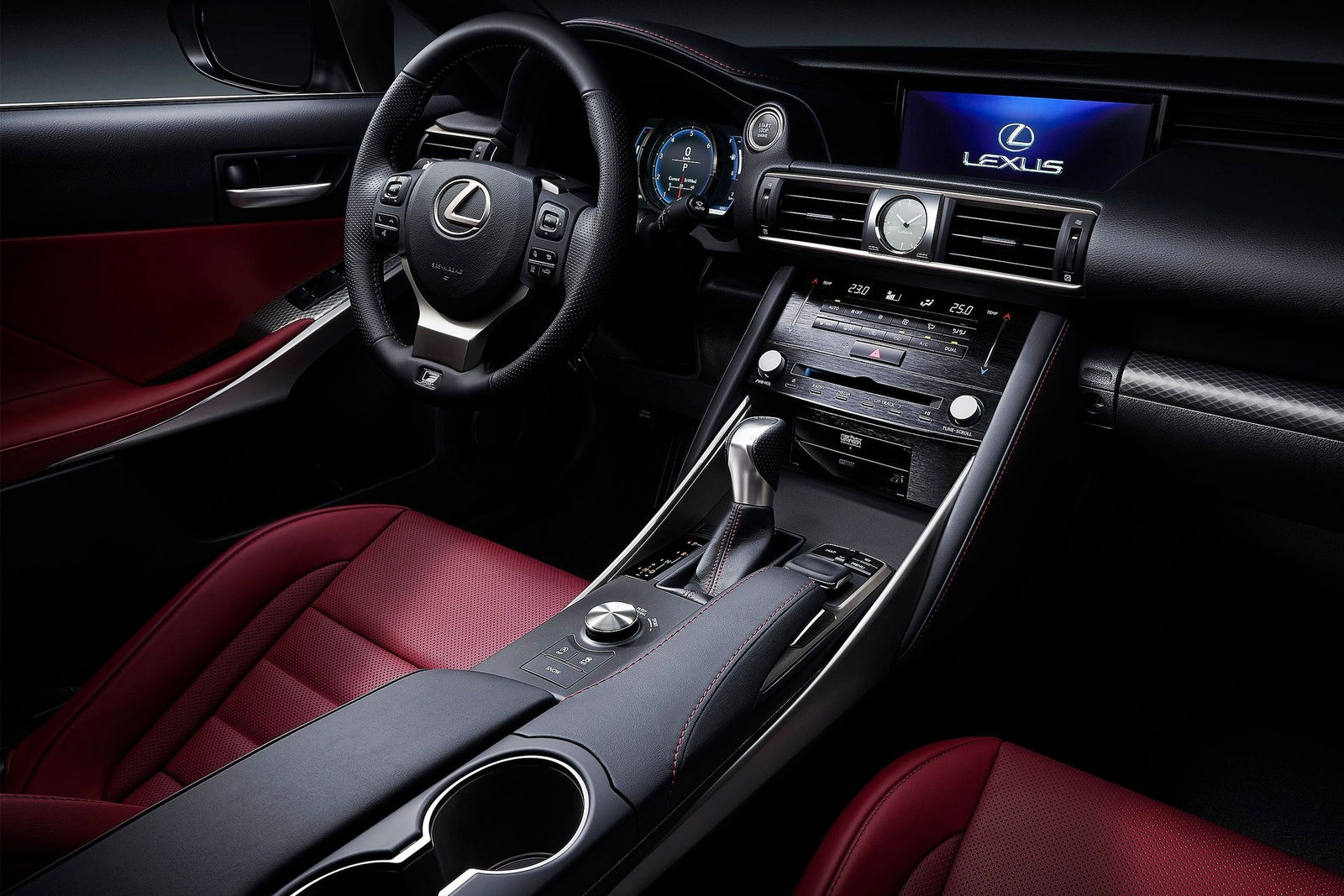 Interior del Lexus IS 300h, destacando su diseño elegante y tecnología avanzada.
