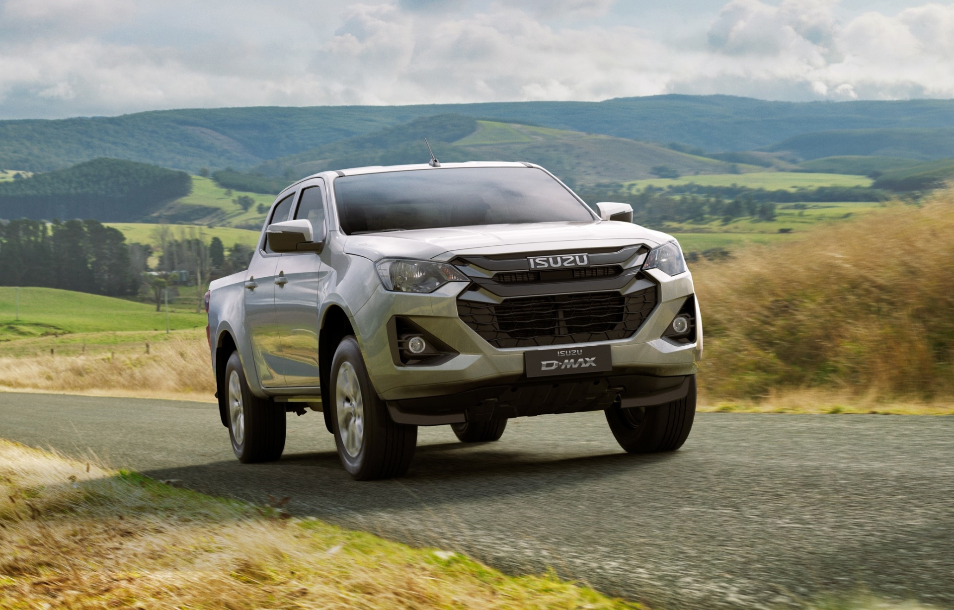 Isuzu D-MAX 2025 en un entorno natural, mostrando su robustez y diseño moderno.