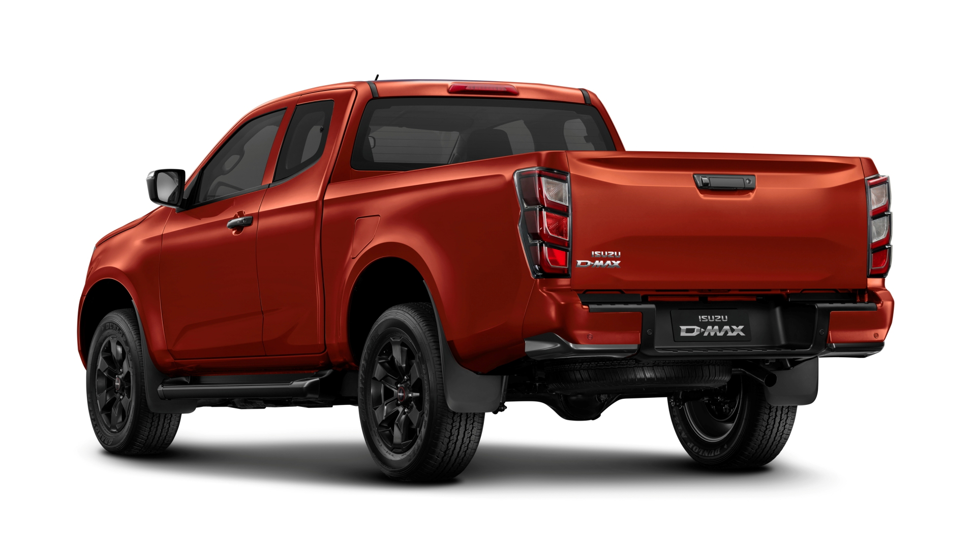 Vista lateral y trasera del Isuzu D-MAX 2025, mostrando su robustez y diseño funcional.