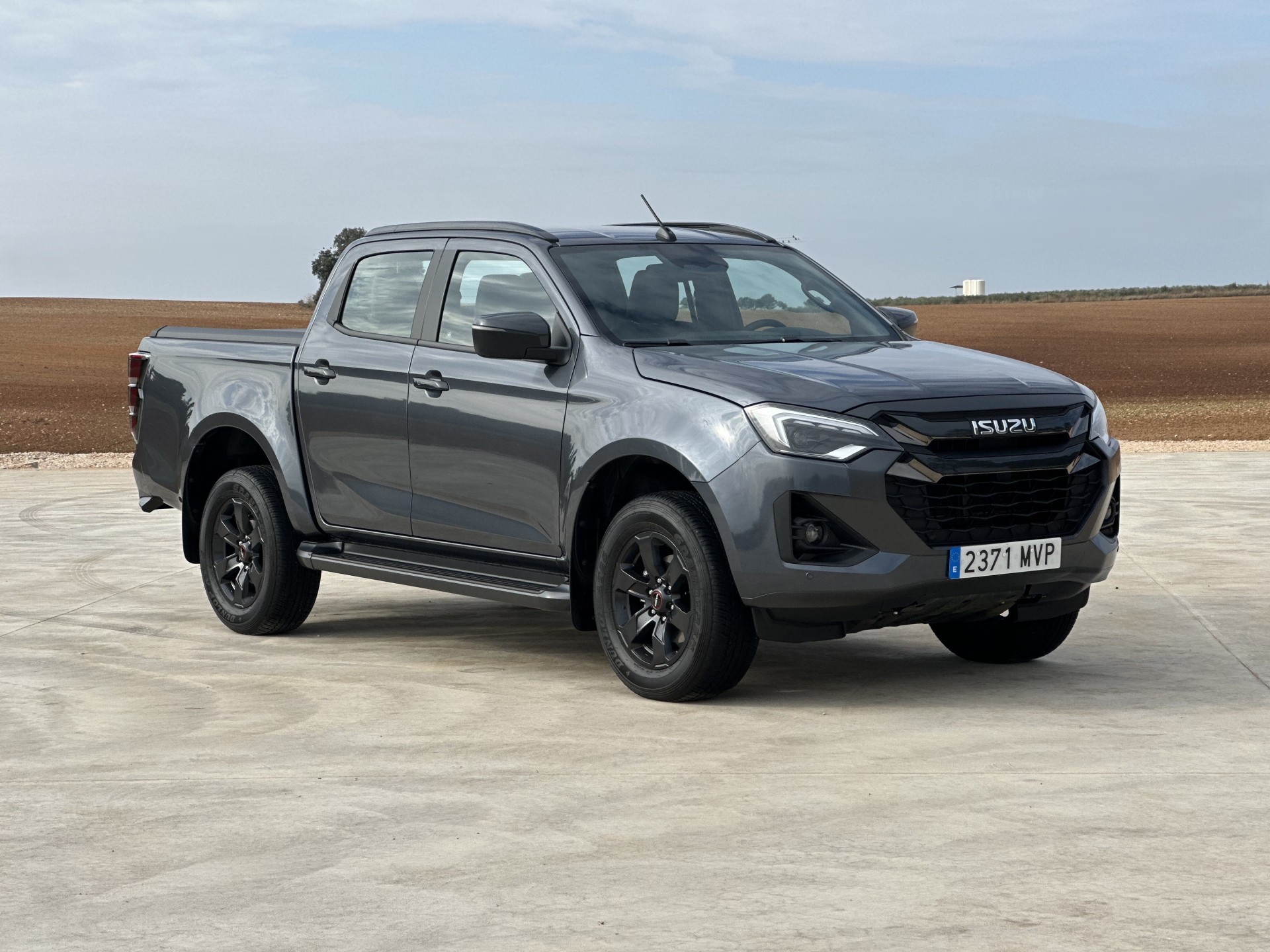 Isuzu D-MAX 2025, un pick-up robusto y versátil, ideal para cualquier terreno.