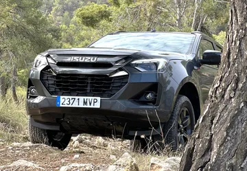 El Isuzu D-MAX se presenta robusto y listo para el todoterreno.