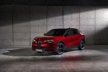 SUV deportivo español que combina elegancia y rendimiento en cada curva. SUV deportivo español que combina elegancia y rendimiento en cada curva.