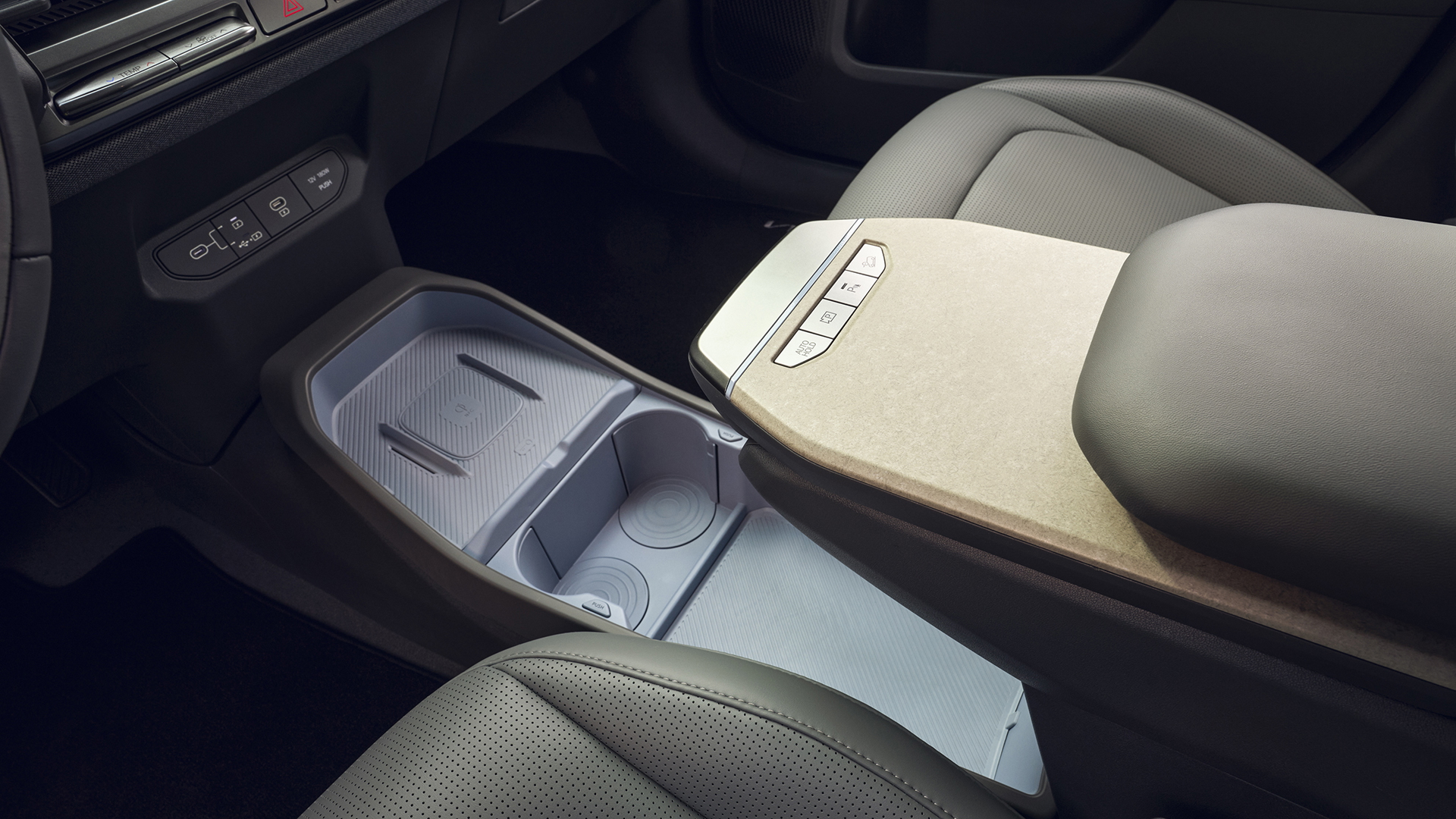 Detalle del salpicadero y consola central del Kia EV3.