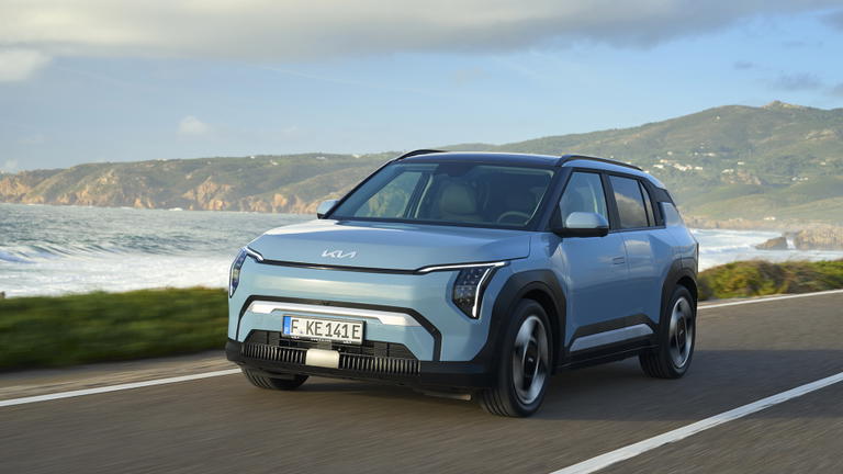 El Kia EV3 se presenta como un SUV el&eacute;ctrico que combina estilo y funcionalidad.