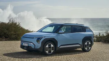 El Kia EV3 es un SUV eléctrico con un diseño moderno y aerodinámico.