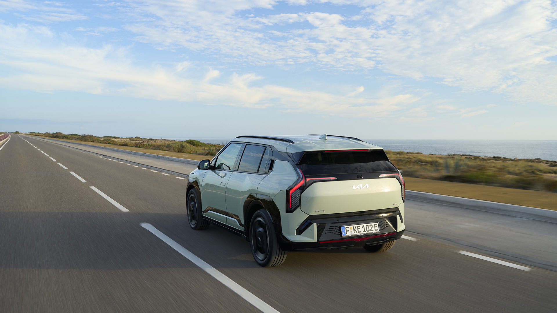 El Kia EV3 GT Line destaca por su diseño dinámico y aerodinámico, ideal para la ciudad.