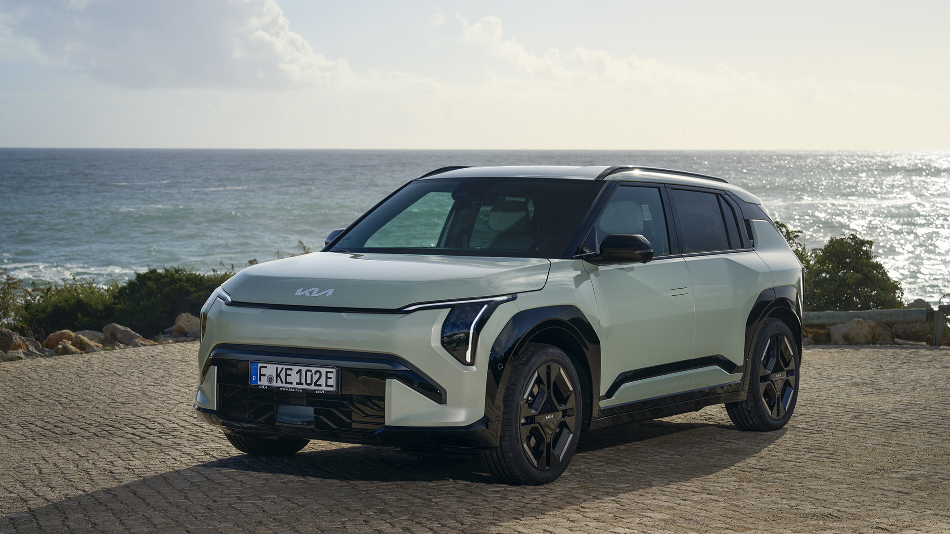 El Kia EV3 GT Line destaca por su diseño moderno y sofisticado, ideal para la ciudad.