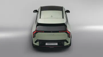 Vista trasera del Kia EV3 GT-Line, destacando su diseño moderno y aerodinámico.