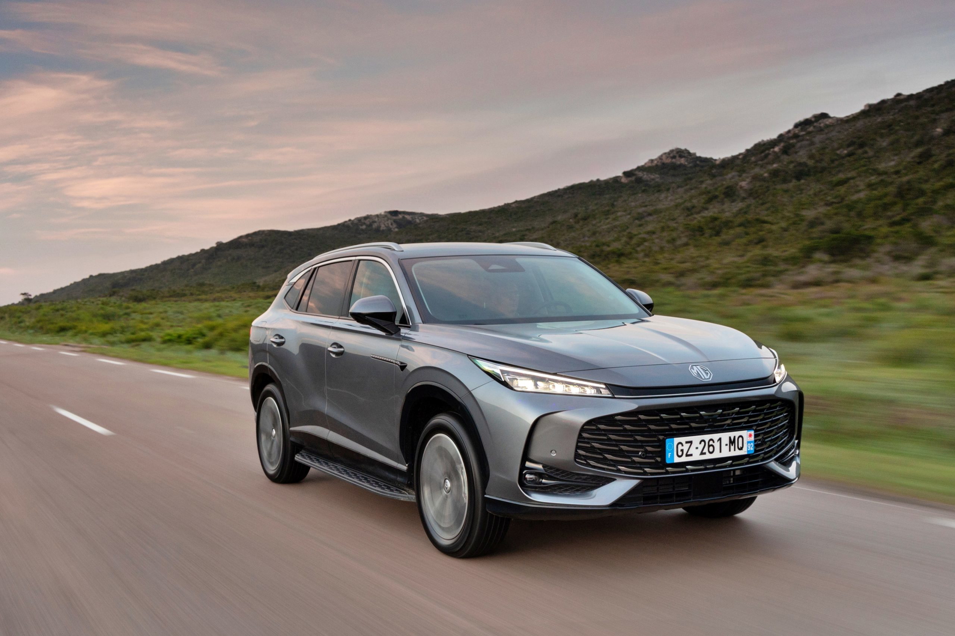 MG HS, SUV destacado por su diseño dinámico y precio competitivo.