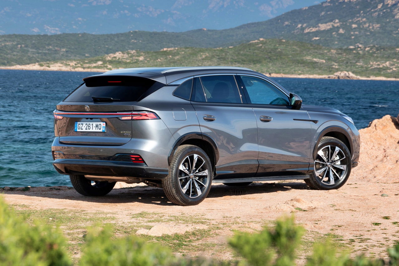 El MG HS, un SUV espacioso, llega a España con un precio competitivo.