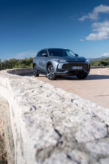 El nuevo MG HS se presenta con un diseño atractivo y moderno, ideal para el mercado español.