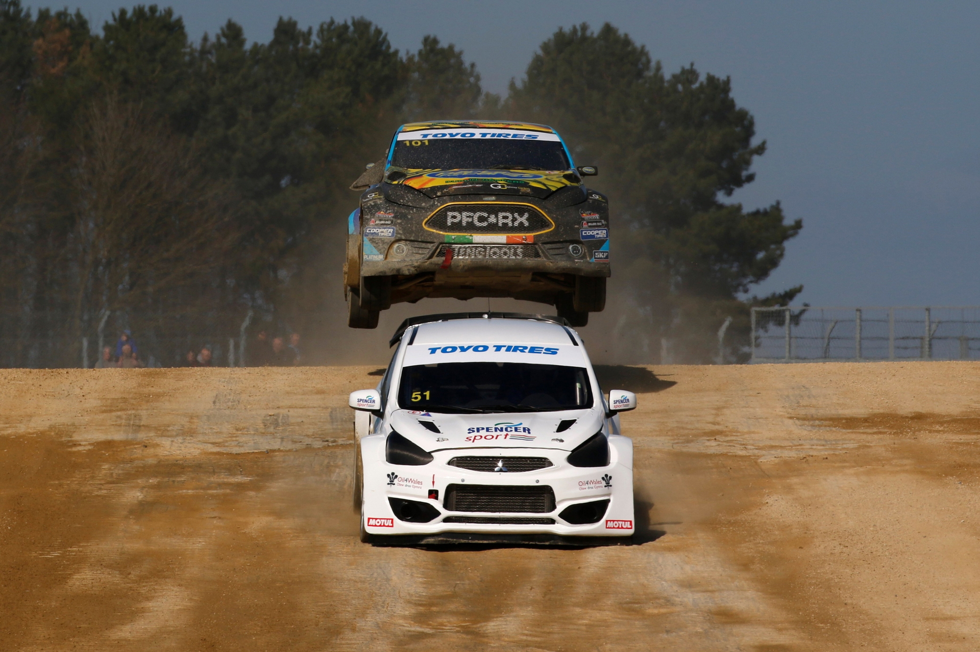 Vista dinámica del Mitsubishi Mirage R5 en plena competición