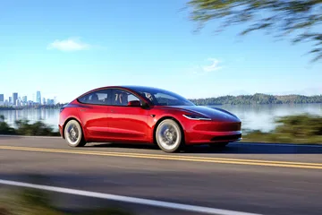 Nuevo Tesla Model 3, con 283 CV y diseño aerodinámico, ideal para los amantes de la eficiencia.