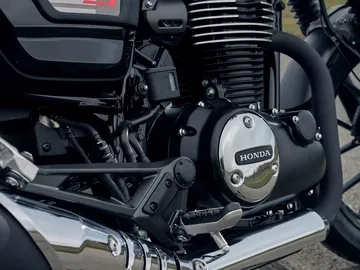 Vista detallada del motor de la Honda GB350S, pura ingeniería japonesa.