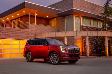 SUV todoterreno de 7 plazas con diseño imponente y robusto