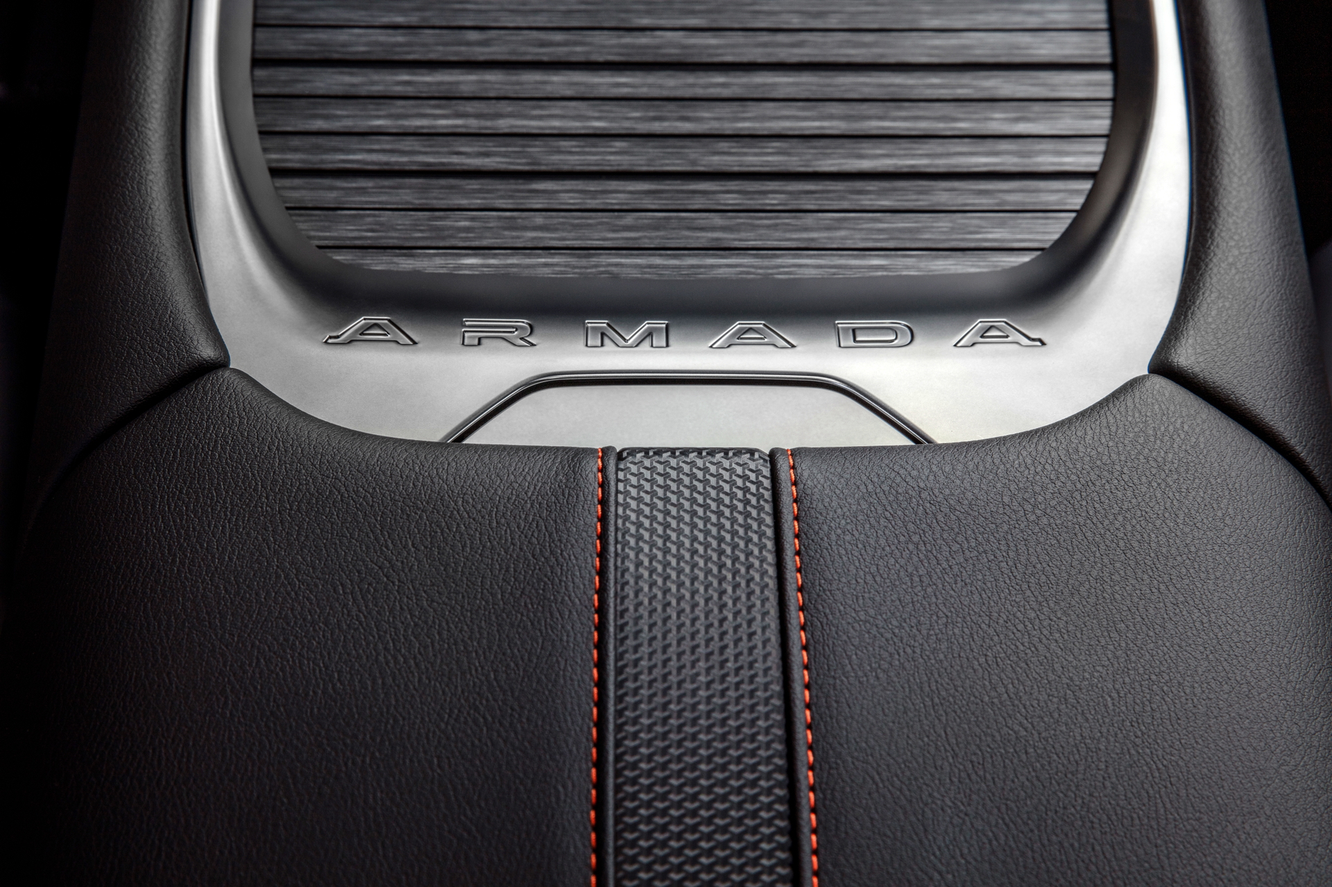 Detalle del asiento que combina confort y diseño para un SUV imponente.