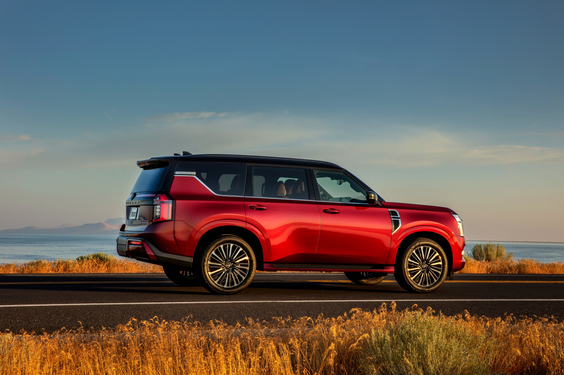 SUV todoterreno de 7 plazas con diseño robusto y elegante.