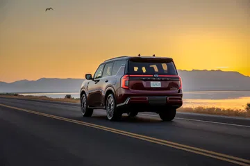 Es un SUV todoterreno de 7 plazas ideal para aventuras familiares.