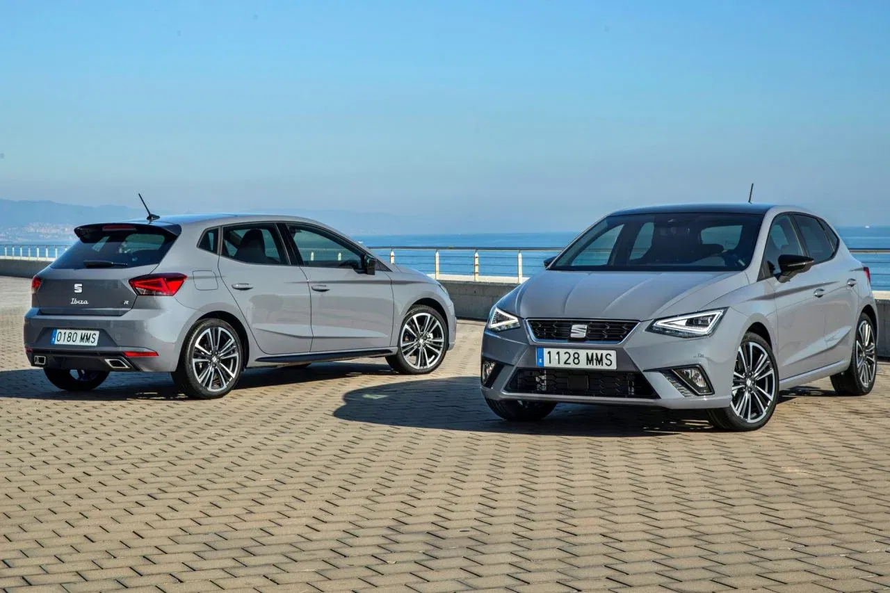 El SEAT Ibiza destaca por su diseño dinámico y moderno, ideal para la ciudad. El SEAT Ibiza destaca por su diseño dinámico y moderno, ideal para la ciudad.