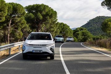El Omoda 5 se muestra elegante, fusionando diseño y modernidad en su recorrido.