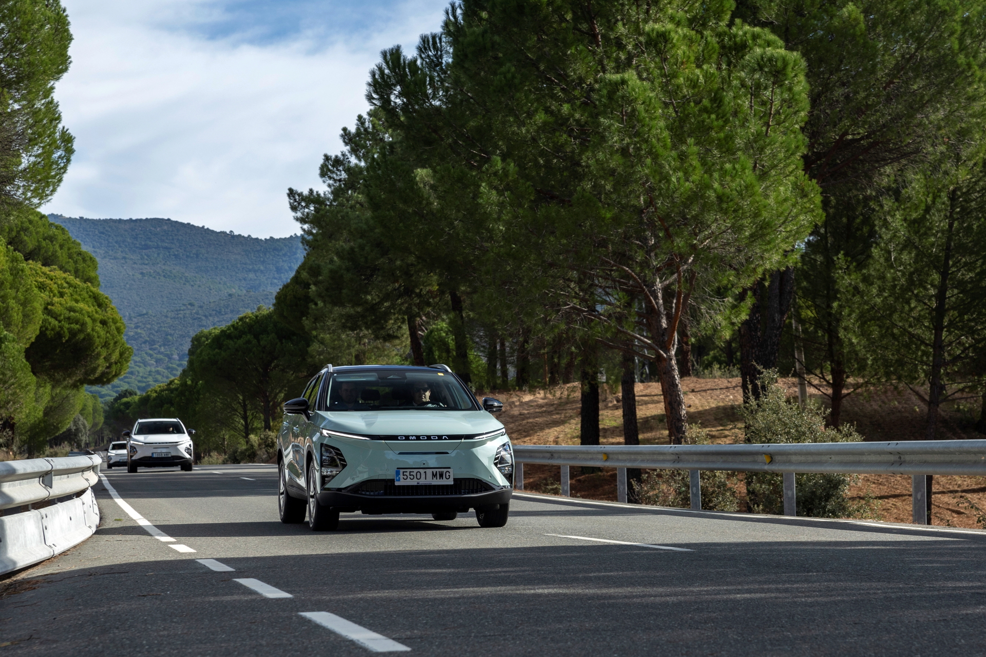 El Omoda 5 destaca por su diseño moderno y aerodinámico, ideal para la ciudad.