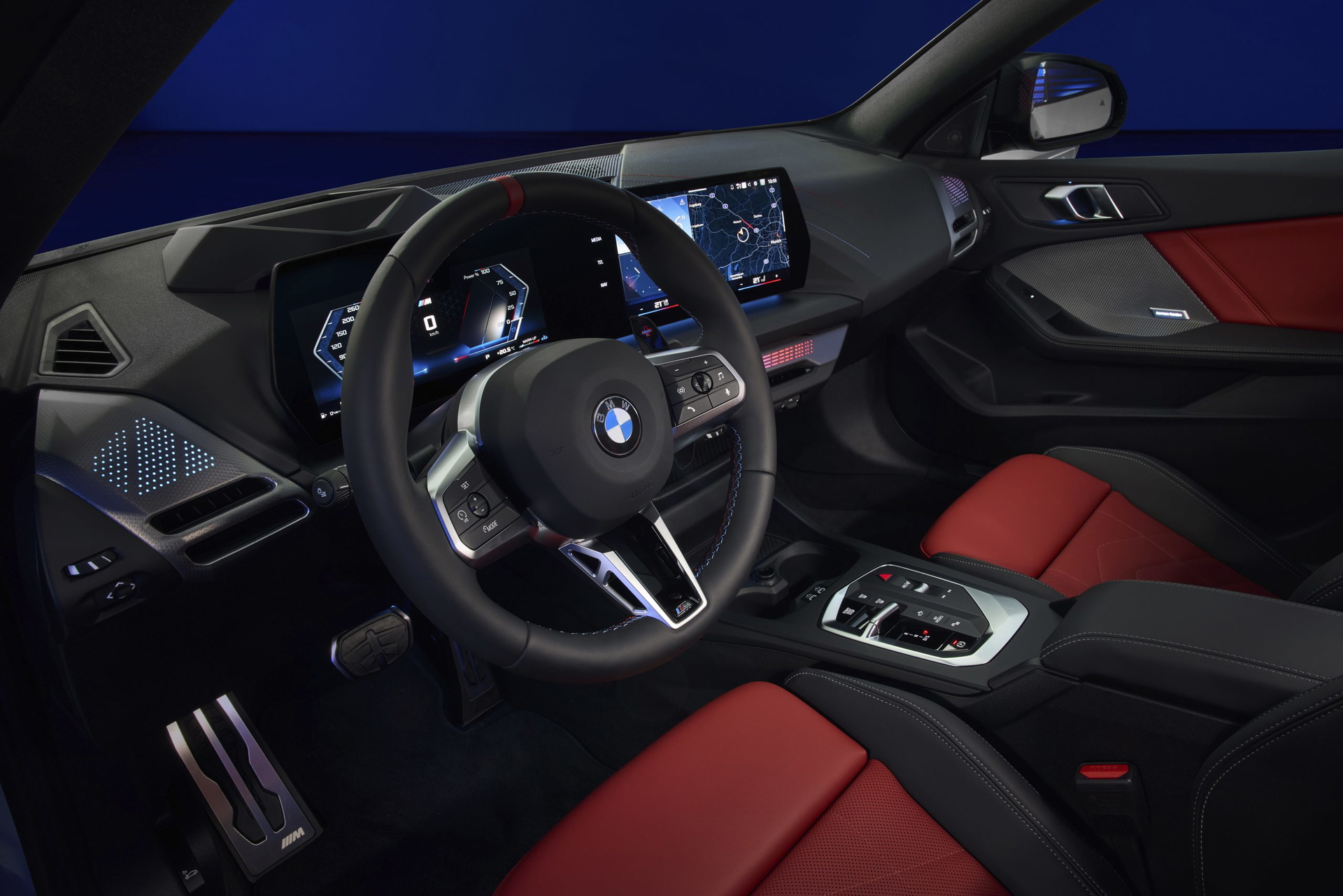 Interior del nuevo BMW M235i, combina lujo y tecnología avanzada.