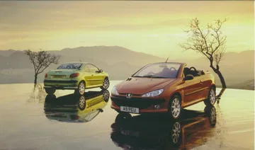 El Peugeot 206 CC, un clásico para disfrutar de viajes con su techo retráctil.