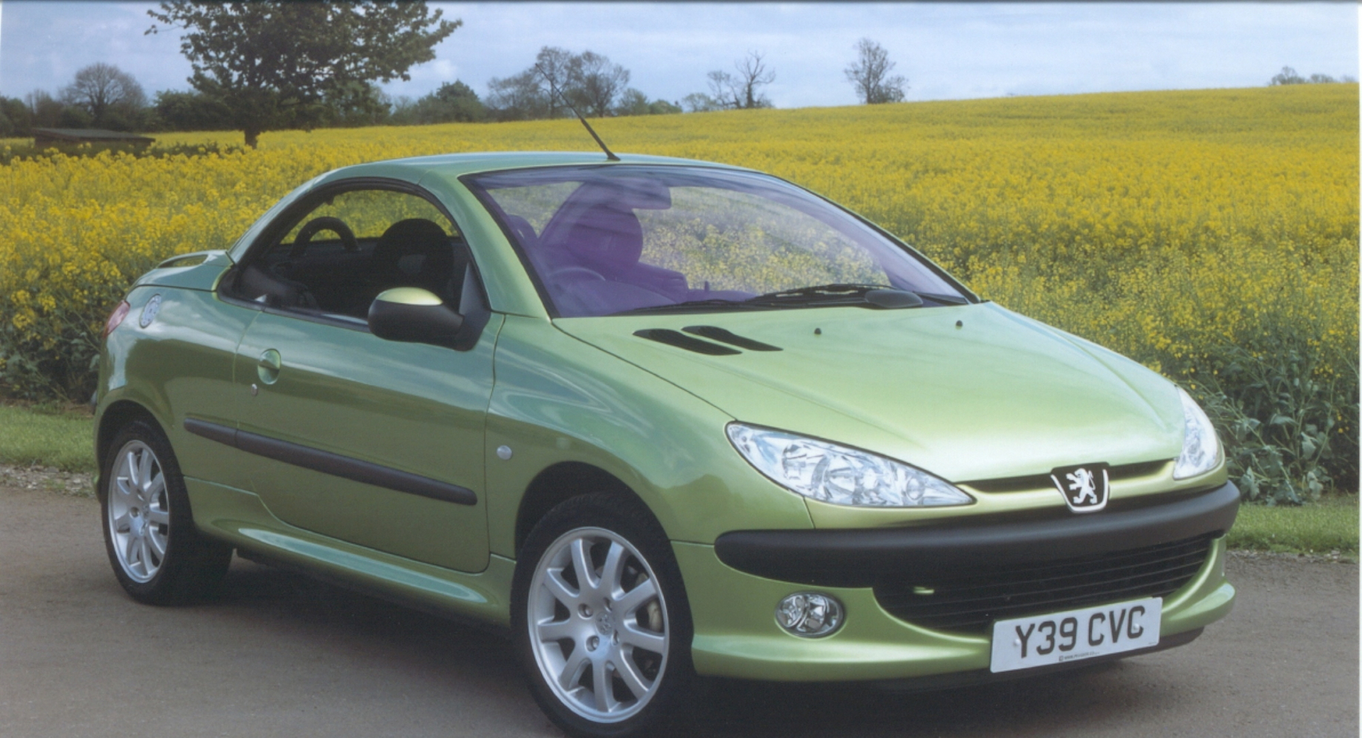 Peugeot 206 CC, un cabrio compacto ideal para disfrutar de la carretera.