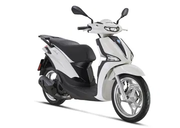 Scooter italiano, ligero y eficiente, ideal para la ciudad.