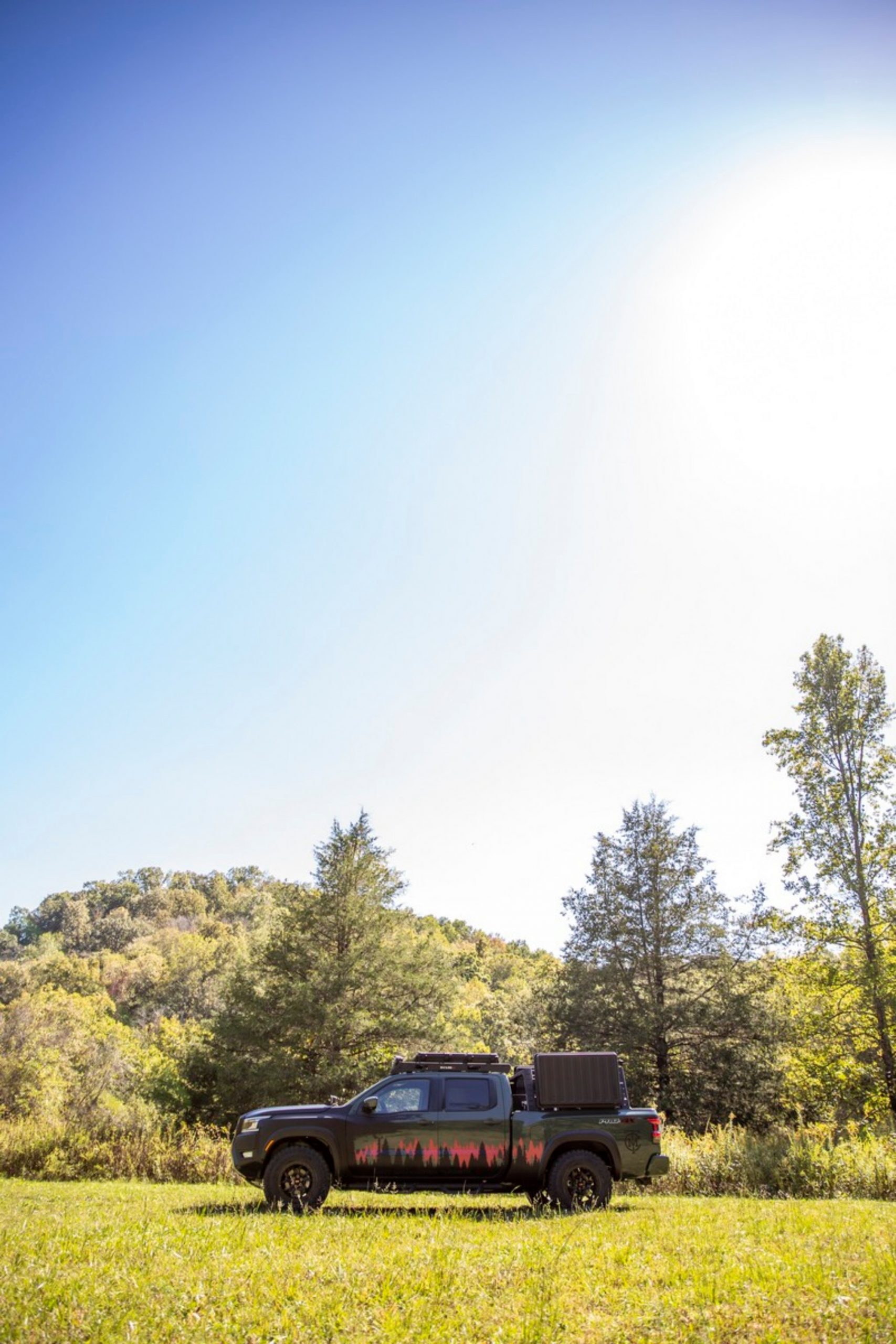 Pick-up Trailgater 4x4 en ambiente natural, destacando su perfil lateral.