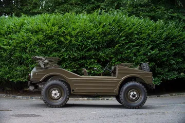 Vista lateral del Porsche 597 Jagdwagen, un clásico todoterreno militar.