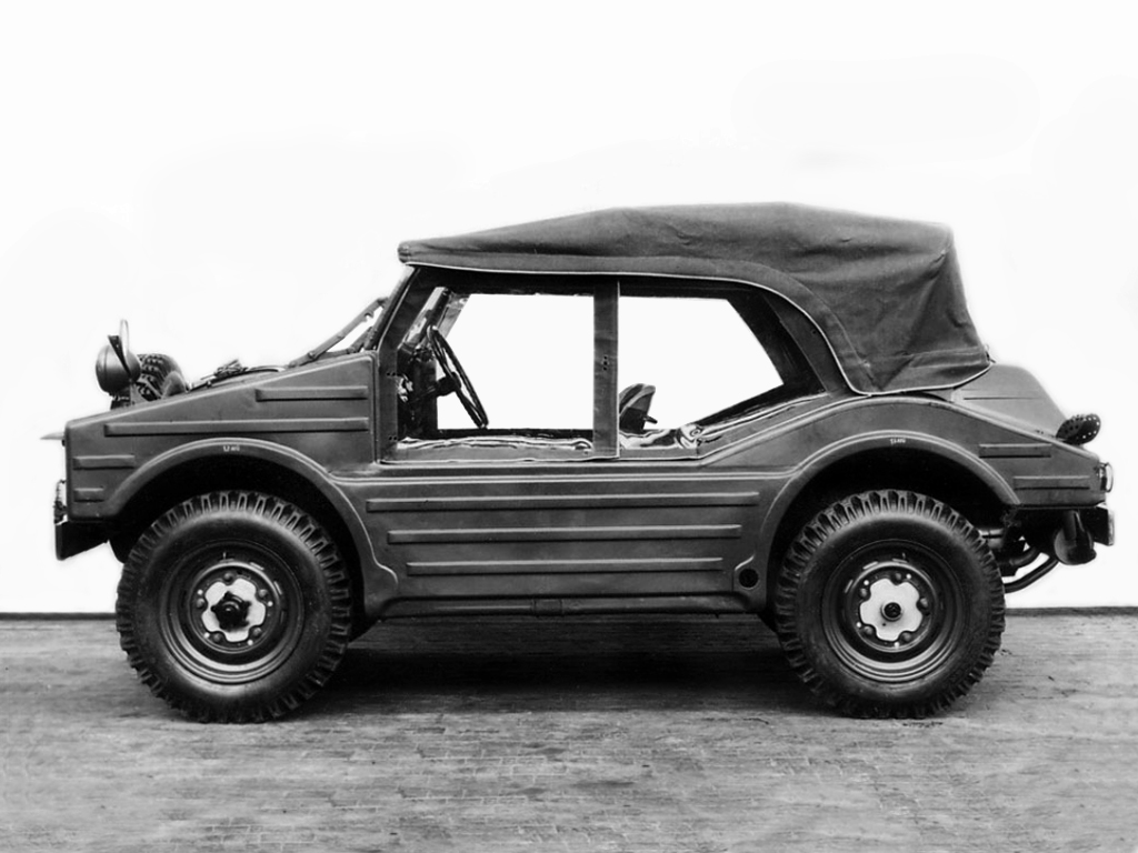 Vista lateral del Porsche 597 Jagdwagen, robustez y solidez en su diseño.