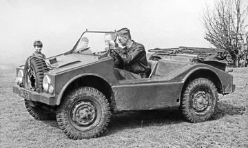 Vista lateral del Porsche Type 597 Jagdwagen, competencia del Jeep Willys.