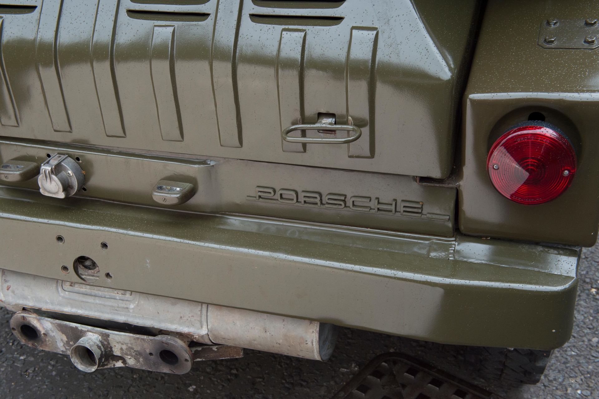 Vista del Porsche 597 Jagdwagen, insigne todoterreno alemán.